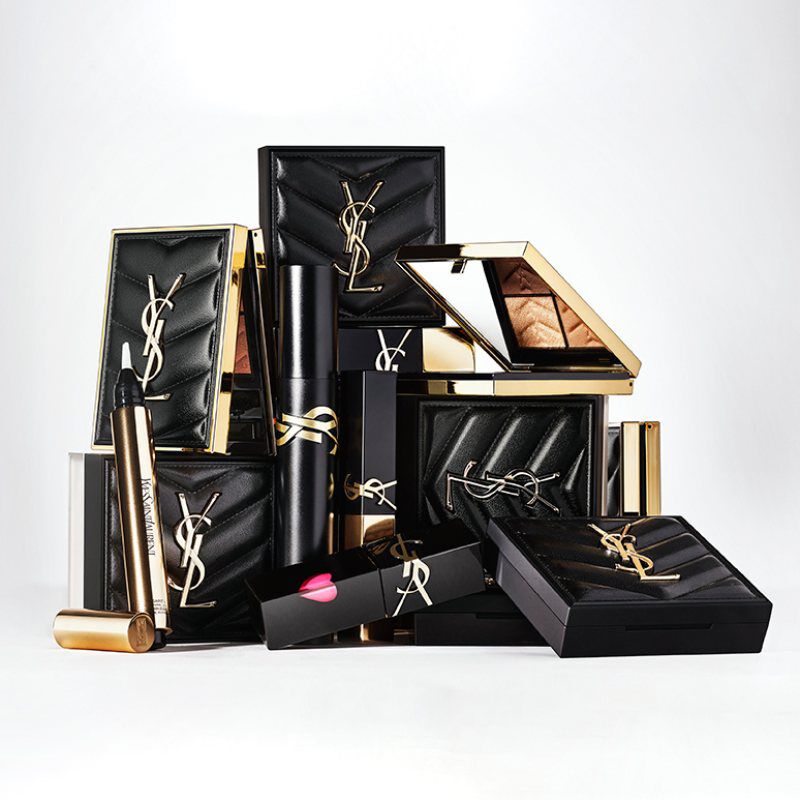 Luxuriose YSL-Beauty-Produkte in schwarzer und goldener Verpackung.