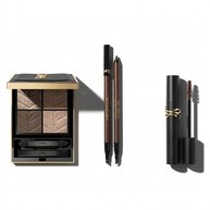 Produits de maquillage des yeux YSL sur fond blanc