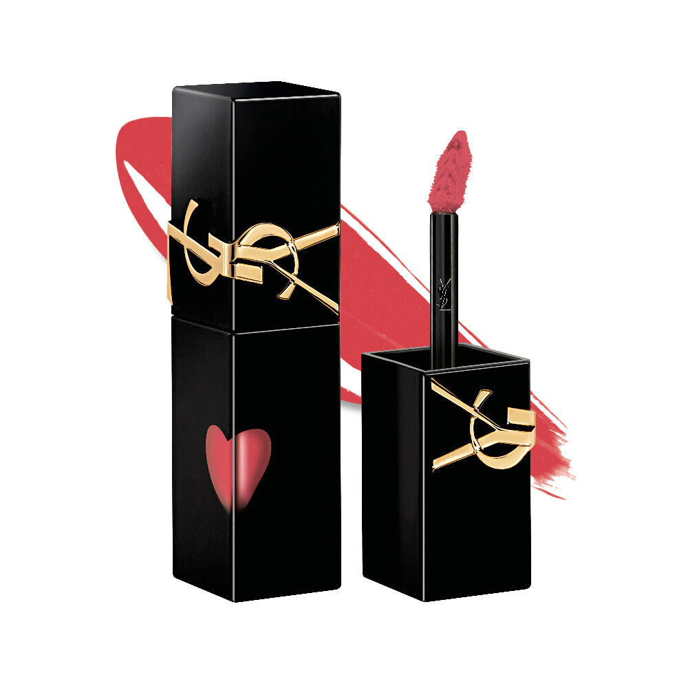 Glanzend-schwarzes YSL-Lip-Stain-Flaschchen neben seinem geoffneten Verschluss und Applikatorpinsel, prasentiert vor einem glanzenden Flussigkeitstextur-Swatch.