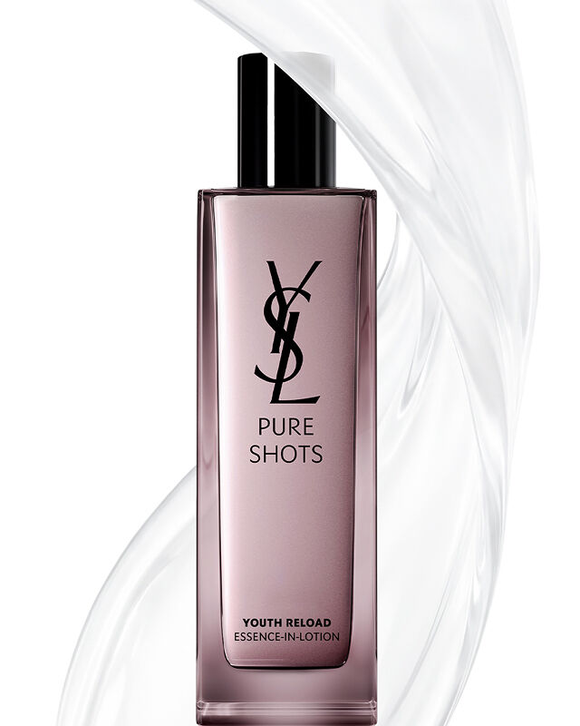 YSL Beauty Pure Shots Youth Reload Essence-in-Lotion Flakon, umgeben von einem klaren, dynamischen Swirl seiner Textur.